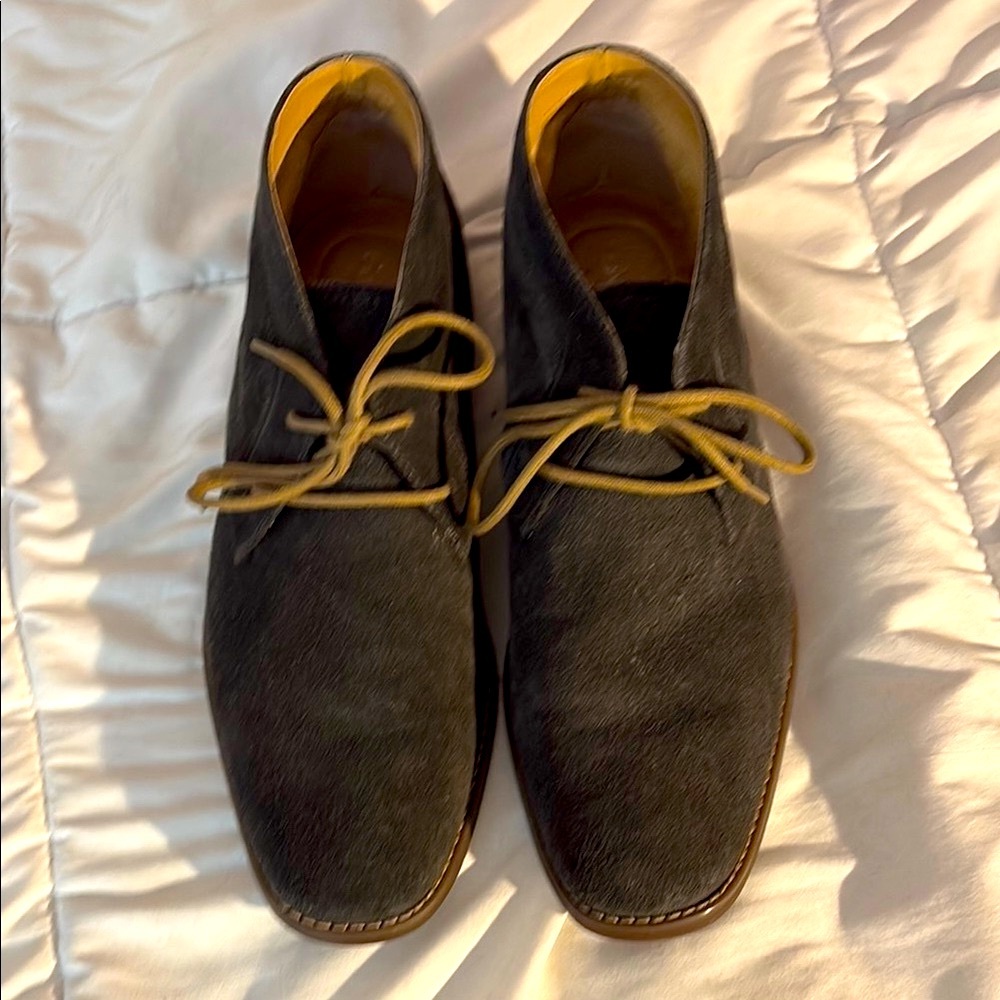 Calvin Klein Men’s Gray and Tan Chukka Boots Suede Lace-Up